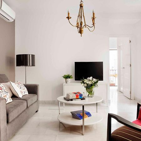 Apartamentos Mariscal Sevilla Bagian luar foto