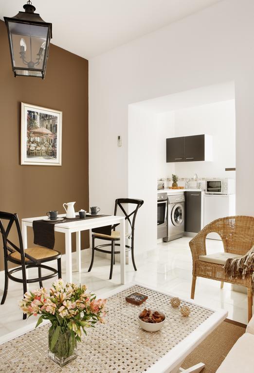 Apartamentos Mariscal Sevilla Bagian luar foto