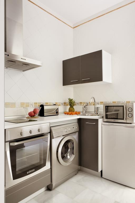 Apartamentos Mariscal Sevilla Bagian luar foto