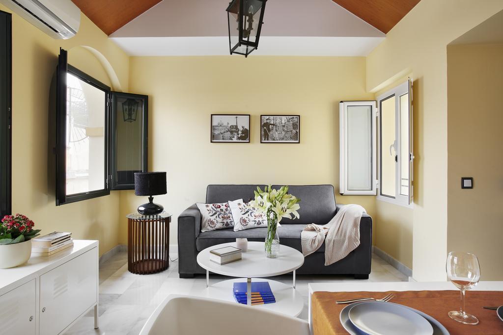 Apartamentos Mariscal Sevilla Bagian luar foto
