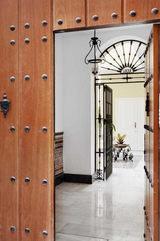Apartamentos Mariscal Sevilla Bagian luar foto