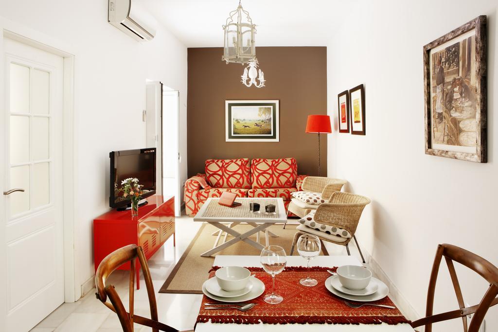 Apartamentos Mariscal Sevilla Bagian luar foto