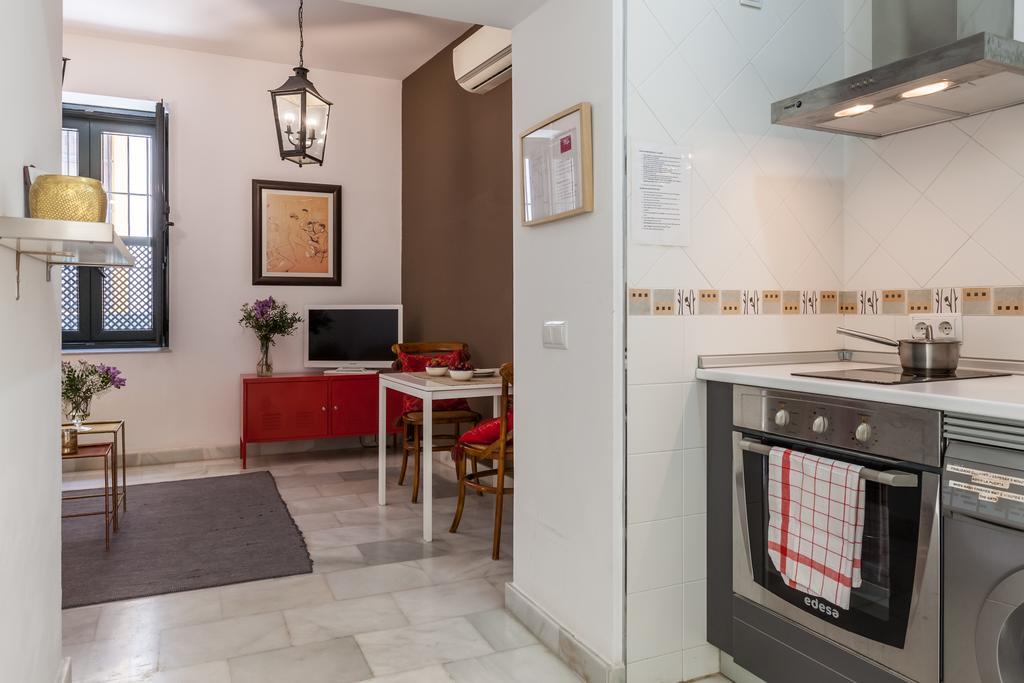 Apartamentos Mariscal Sevilla Bagian luar foto