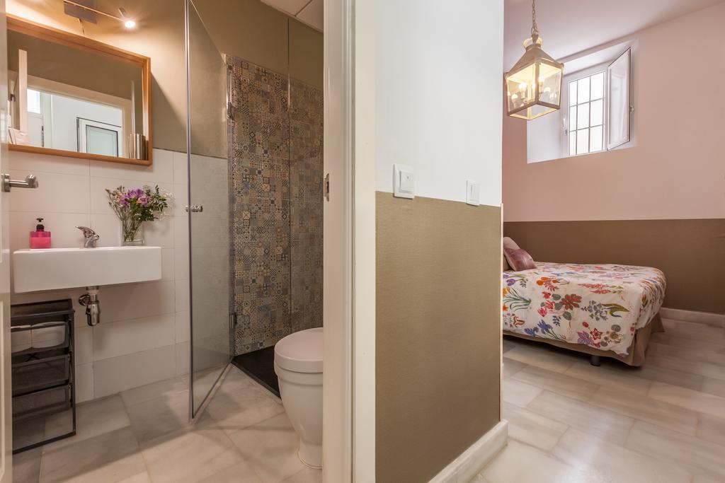 Apartamentos Mariscal Sevilla Bagian luar foto
