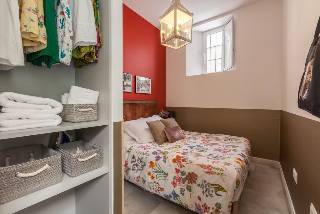Apartamentos Mariscal Sevilla Bagian luar foto