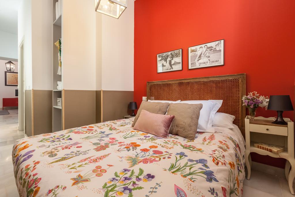 Apartamentos Mariscal Sevilla Bagian luar foto