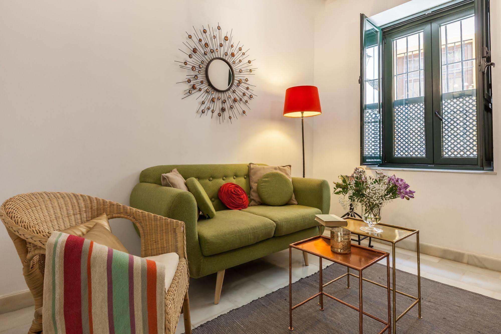 Apartamentos Mariscal Sevilla Bagian luar foto