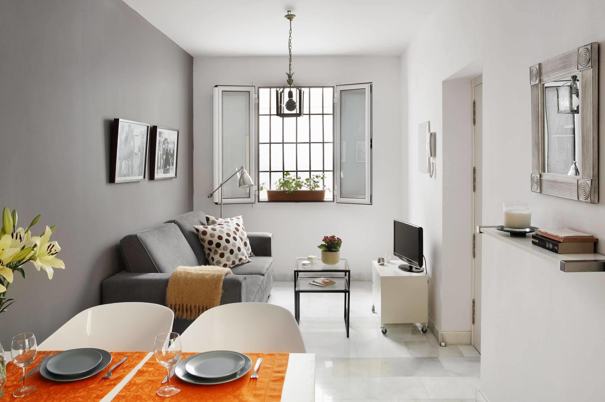 Apartamentos Mariscal Sevilla Bagian luar foto