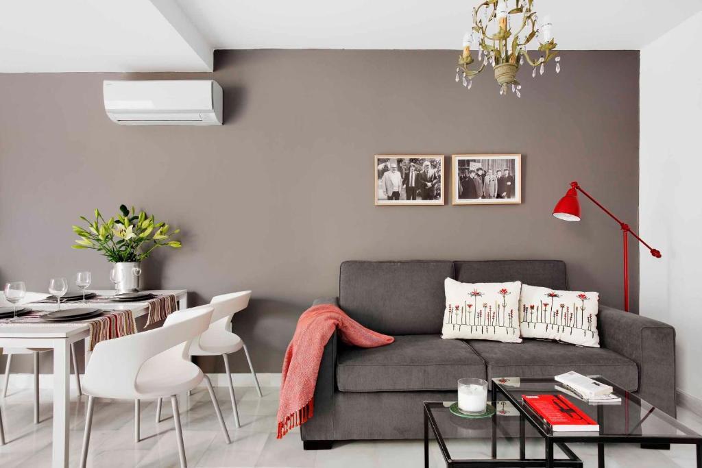 Apartamentos Mariscal Sevilla Bagian luar foto